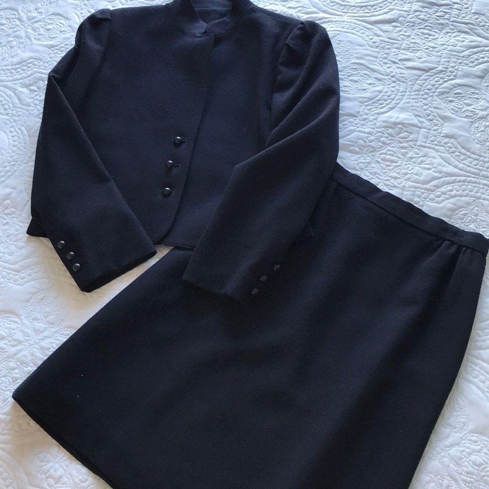 CLASSIC TAILORED NAVY BLUE SKIRT SUIT   10 PETITE